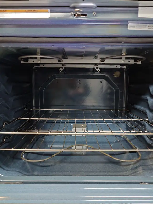 Whirlpool '30' Stainless Steel Freestanding Electric Range - Photo 8