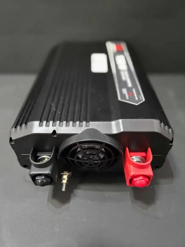 Motomaster Eliminator 1000w Inverter - Photo 2
