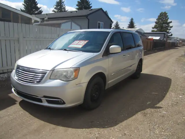 FOR SALE 2011 CHRYSLER TOWN & COUNTRY