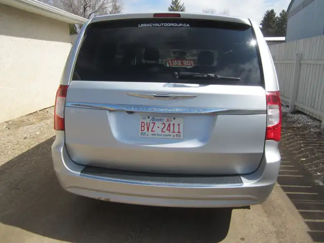 FOR SALE 2011 CHRYSLER TOWN & COUNTRY - Photo 3
