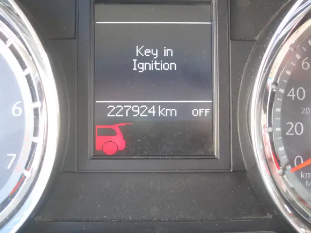 FOR SALE 2011 CHRYSLER TOWN & COUNTRY - Photo 4