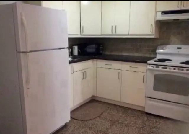 Bayview/Finch  Basement apartment - Photo 5