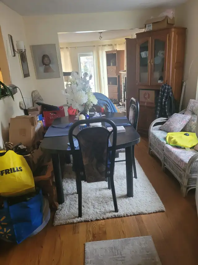 !!!!!!    VERY BIG ROOM FOR RENT WOODROFFE & CARLING  !! - Photo 5