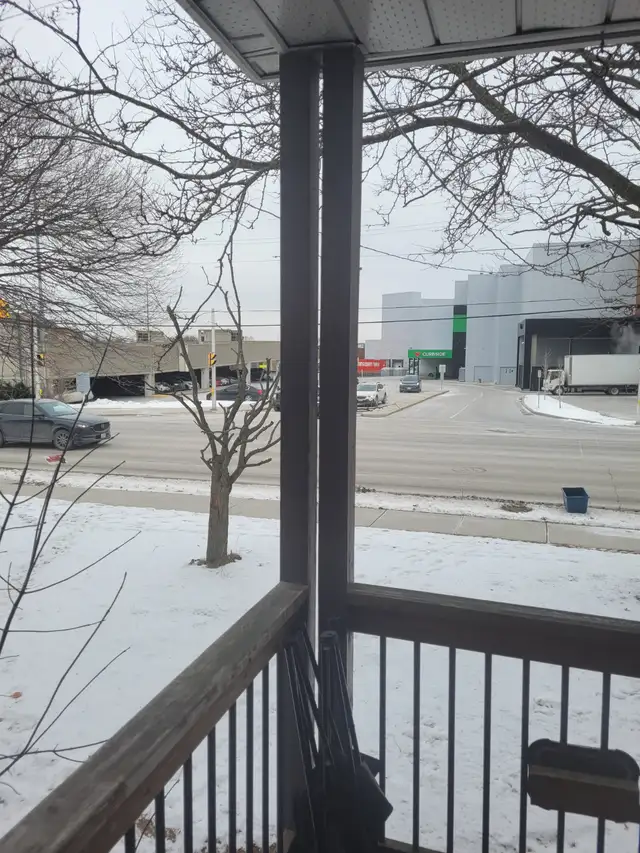 !!!!!!    VERY BIG ROOM FOR RENT WOODROFFE & CARLING  !! - Photo 10