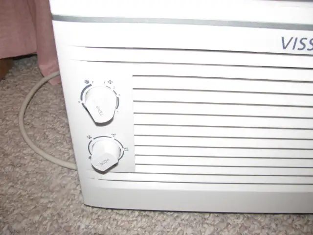 Window Air Conditioner - Photo 2