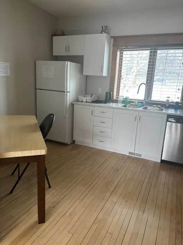 Centrally located, Large, Single Rooms available - Photo 3