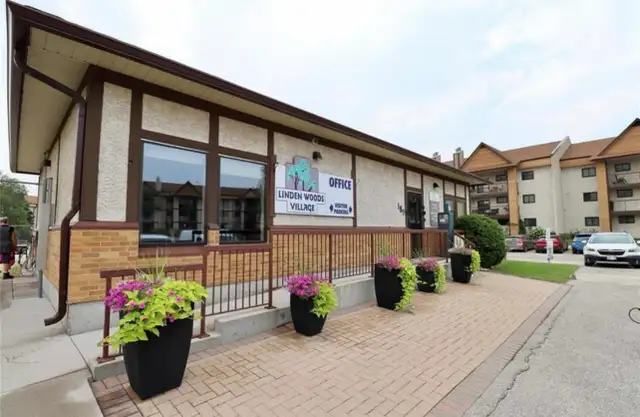 Lindenwoods One BR @ Top Flr - Photo 6