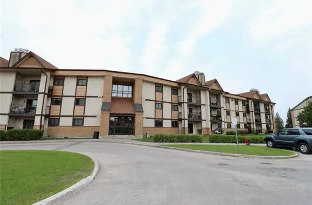 Lindenwoods One BR @ Top Flr - Photo 7