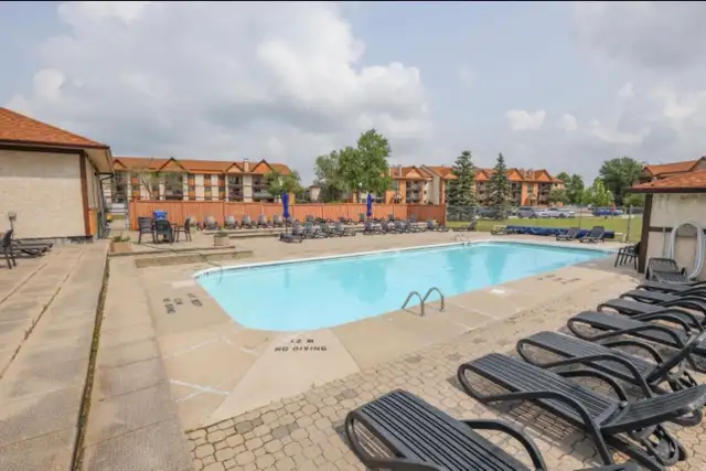 Lindenwoods One BR @ Top Flr - Photo 8