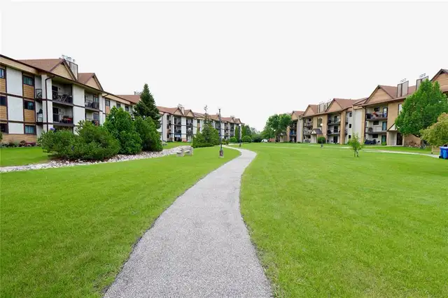 Lindenwoods One BR @ Top Flr - Photo 10