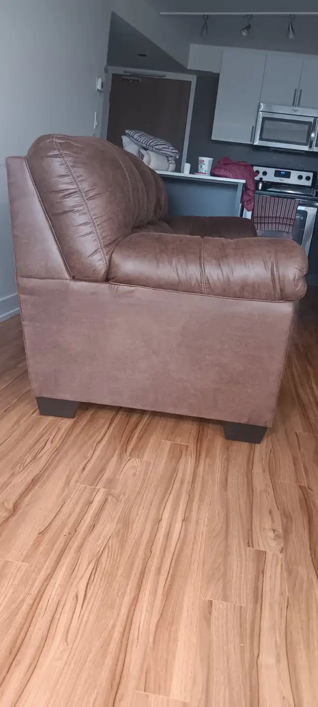 Modern 3-Seat Couch - Excellent Condition - STAIRCASE DISCOUNT! - Photo 5