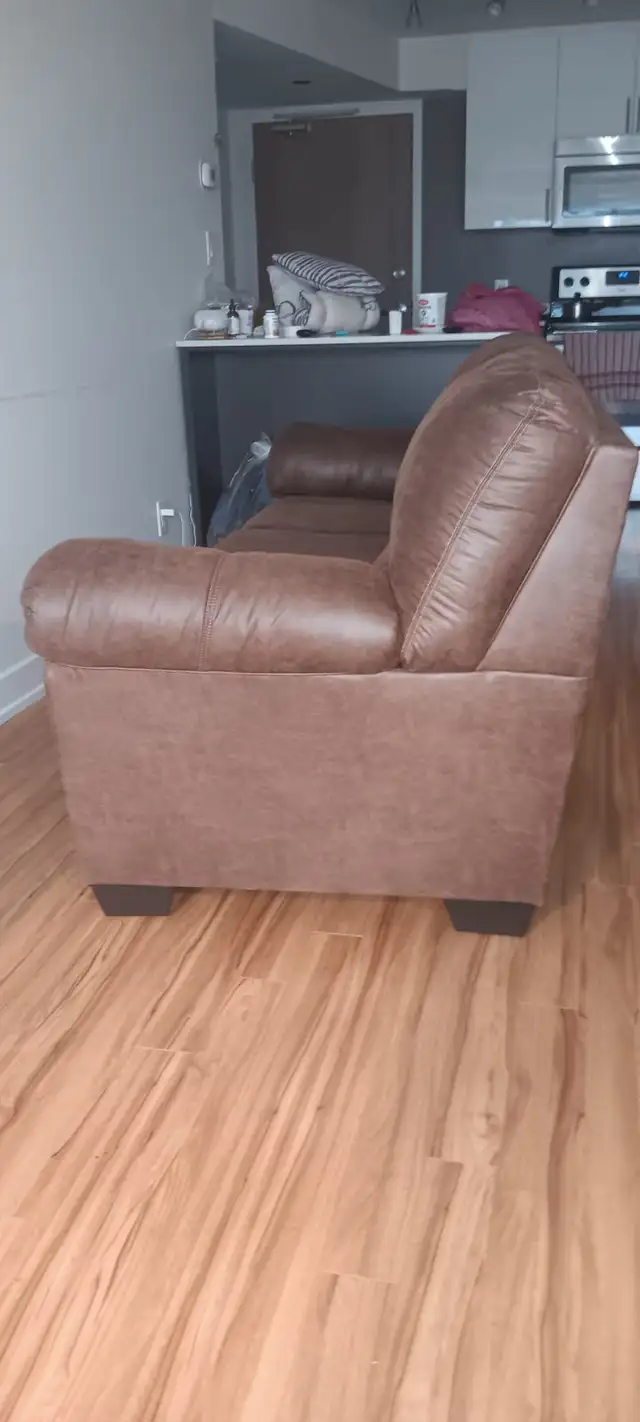 Modern 3-Seat Couch - Excellent Condition - STAIRCASE DISCOUNT! - Photo 6