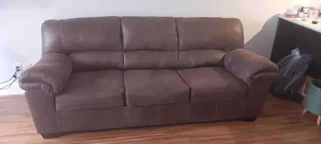 Modern 3-Seat Couch - Excellent Condition - STAIRCASE DISCOUNT! - Photo 7