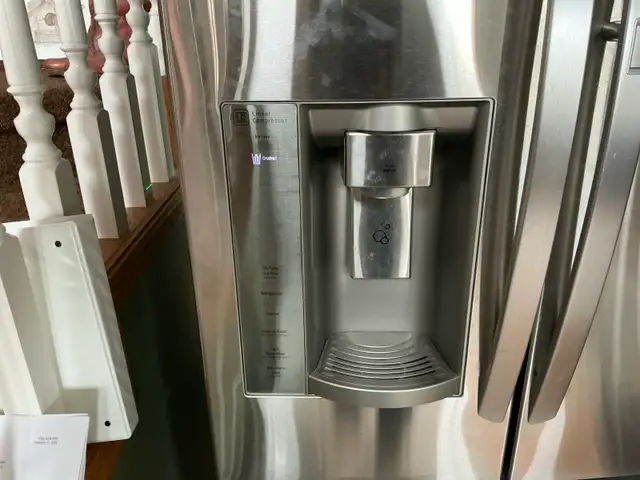 LG French Door Fridge/Freezer - Photo 7