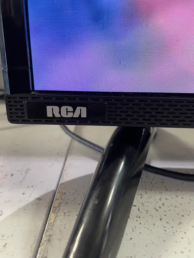 RCA 50" LED ROKU TV W/REMOTE - Photo 2