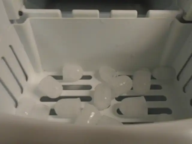 Ice maker - Photo 2