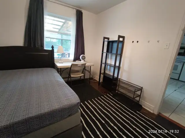 Big room for short term rental, Close metro Monk, All included. - Photo 2