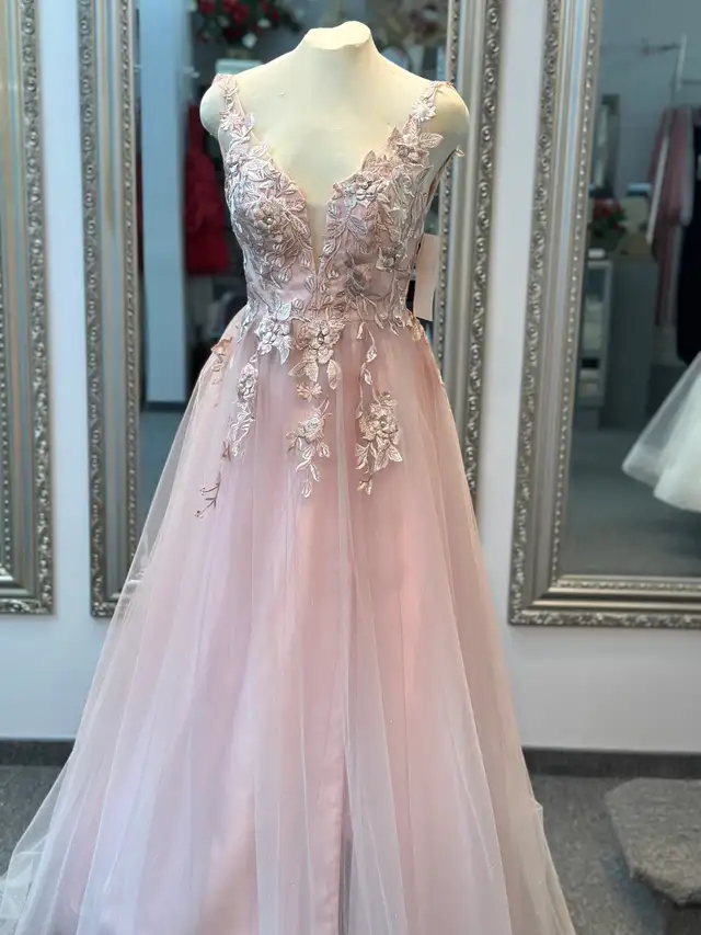 Tulle Grad Dress - Photo 2