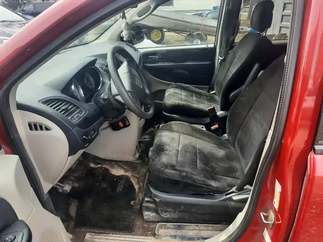 AS IS – 2012 Grand Caravan - Photo 7