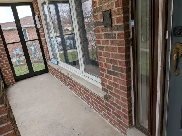 RENT 3 bedroom with 1 ½ bath Main floor. 2 parking - Photo 2