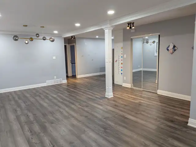 RENT 3 bedroom with 1 ½ bath Main floor. 2 parking - Photo 4