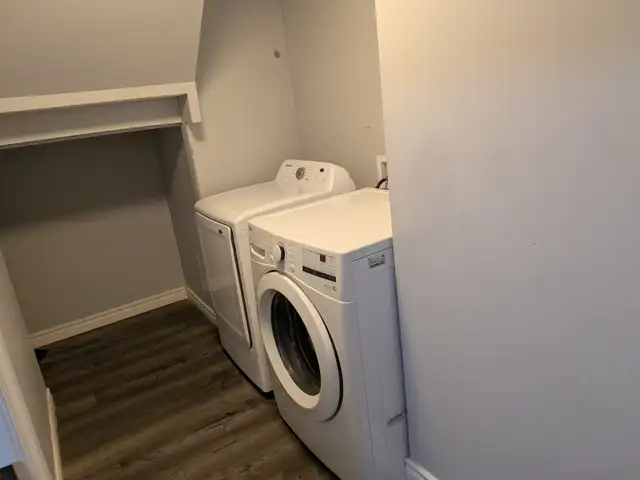 RENT 3 bedroom with 1 ½ bath Main floor. 2 parking - Photo 12