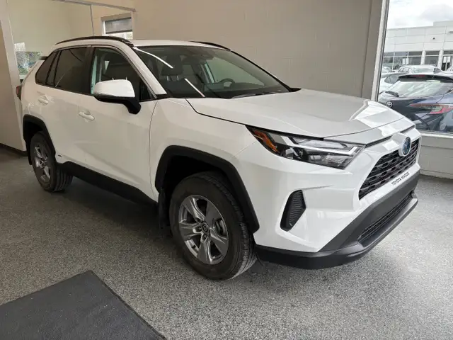 2024 Toyota RAV4 Hybrid XLE AWD,