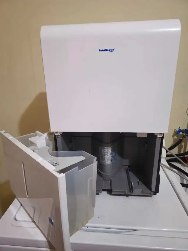 Great Dehumidifier For Sale - Photo 3