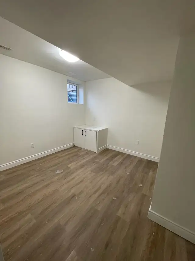 2 bd  2 bt   den bsmt  apt for rent in Scarborough June 1st - Photo 5