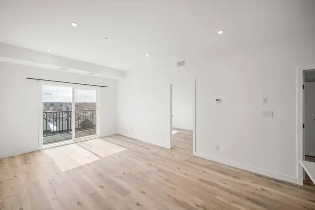 LUXURY 2 Bed 2 Bath Apartment! With Fitness Centre! - Photo 9