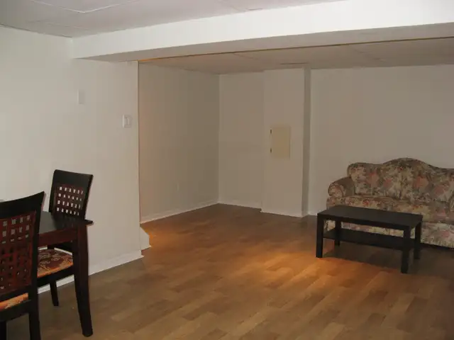 Room for rent close to Carleton U, One bus to uOttawa - Photo 7