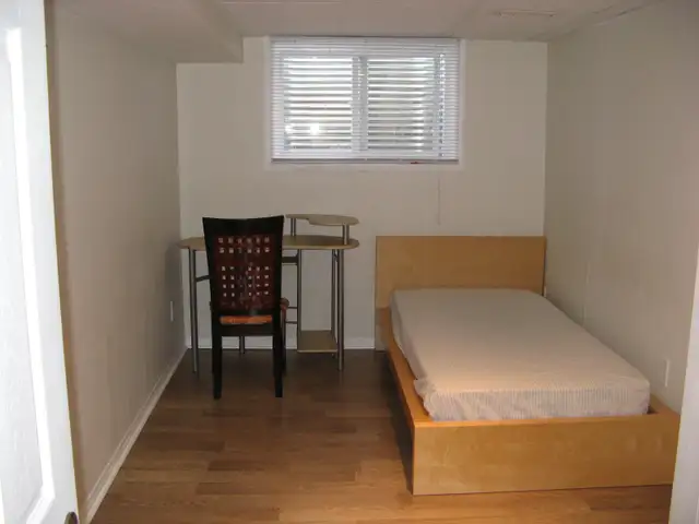 Room for rent close to Carleton U, One bus to uOttawa - Photo 9