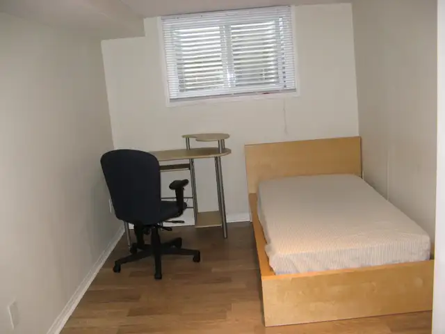 Room for rent close to Carleton U, One bus to uOttawa - Photo 10
