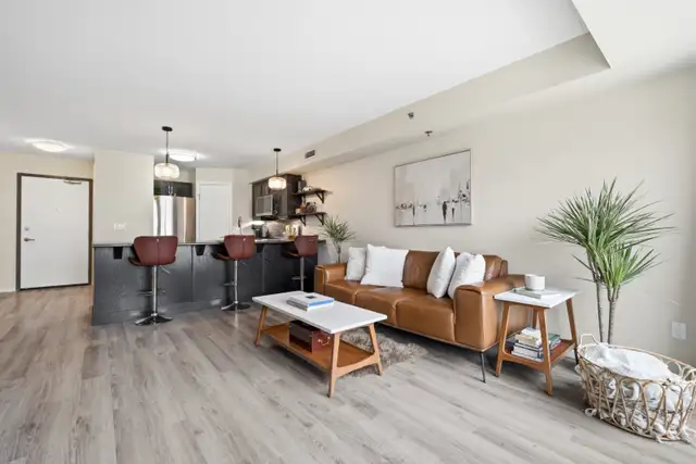 FOR SALE: 2-Bed Top-Floor Unit in Beautiful Bridgewater Forrest - Photo 2