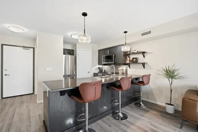 FOR SALE: 2-Bed Top-Floor Unit in Beautiful Bridgewater Forrest - Photo 3