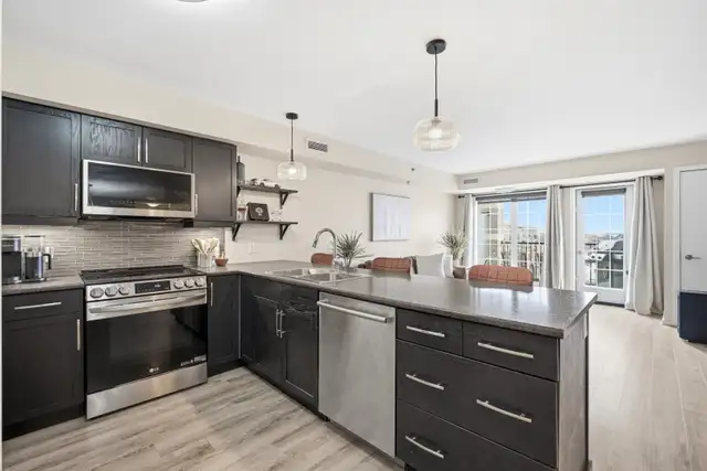 FOR SALE: 2-Bed Top-Floor Unit in Beautiful Bridgewater Forrest - Photo 4