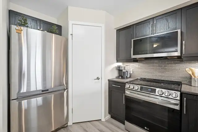 FOR SALE: 2-Bed Top-Floor Unit in Beautiful Bridgewater Forrest - Photo 5