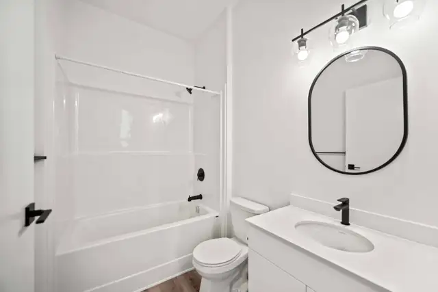 BRAND NEW 2 Bedroom Apartment! Located In The Heart Of Downtown! - Photo 4