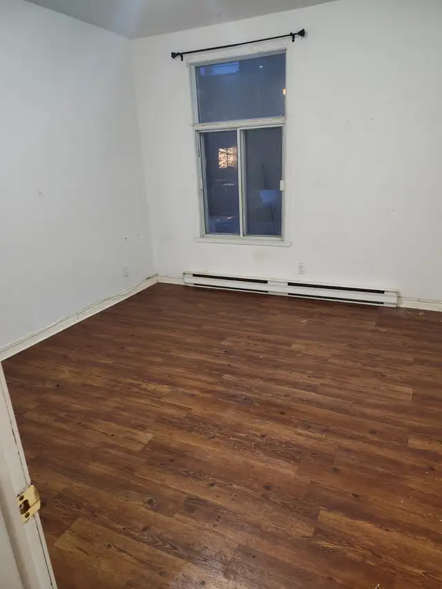 3 1/2 A Louer Sur La Rue Claude A Verdun - Photo 2