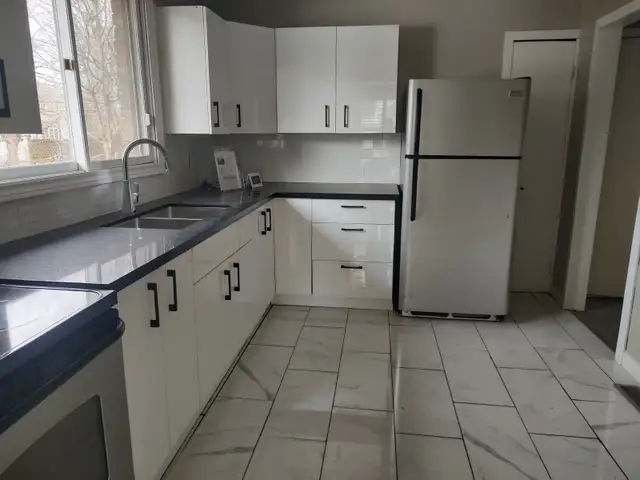 Beautiful 4 Bedroom Home Niagara on the Lake with In Law Suite - Photo 2