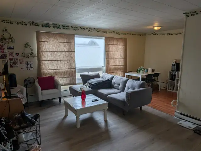 Two bedroom near Queen's and downtown - Photo 2