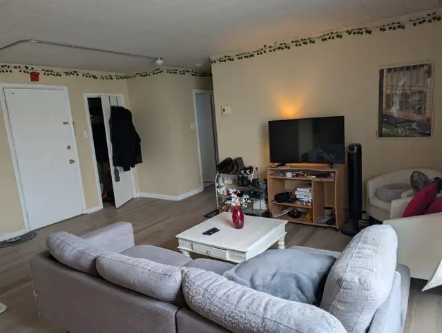 Two bedroom near Queen's and downtown - Photo 3