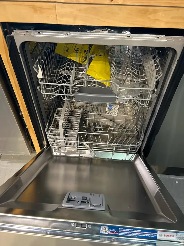 Bosh Dishwasher - Photo 2