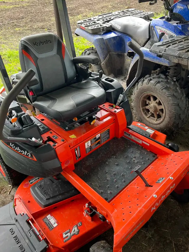 2021 Kubota Zero Turn Lawn Mower Z251