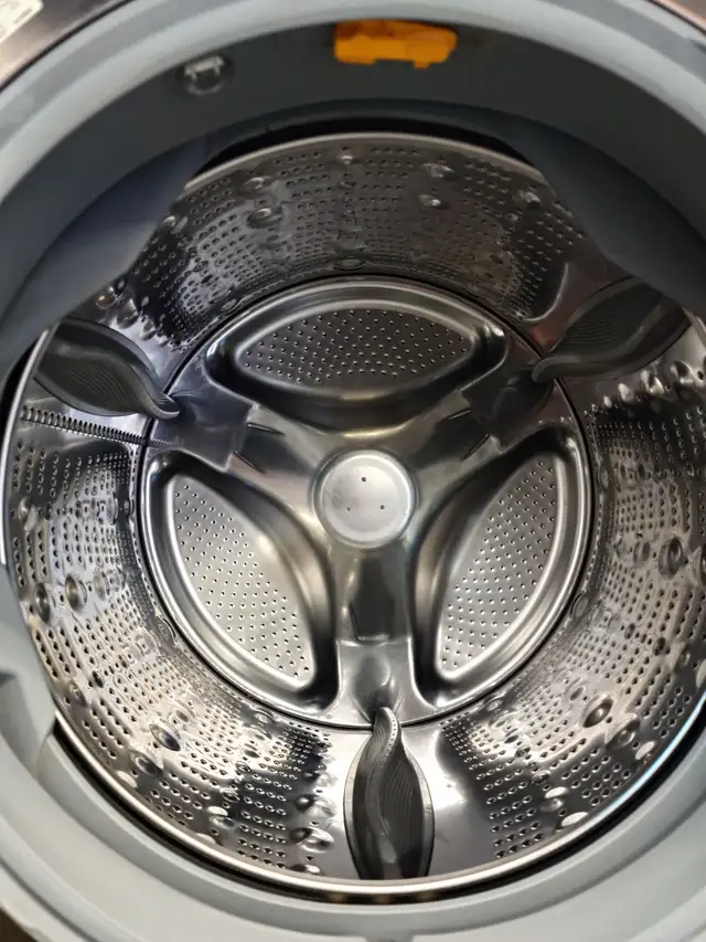 LG '27' Black Stainless Steel Front Load Washer / Dryer Set - Photo 9