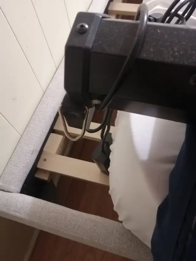 Retractable awning 76 in wide 4 ft long hangs up with hooks - Photo 5