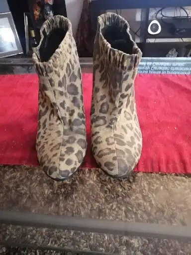 Women's shoes $4 each - Photo 3