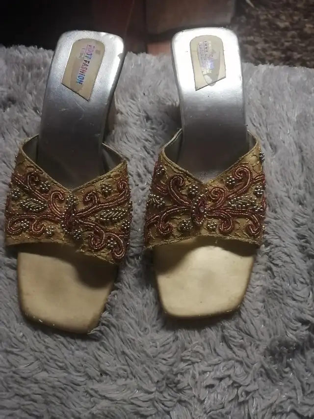 Women's shoes $4 each - Photo 4