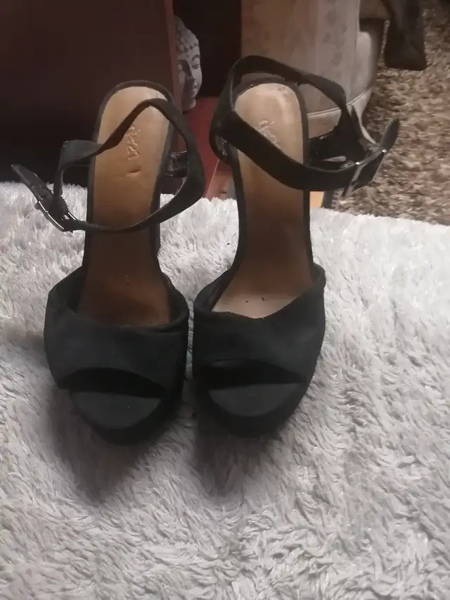 Women's shoes $4 each - Photo 5