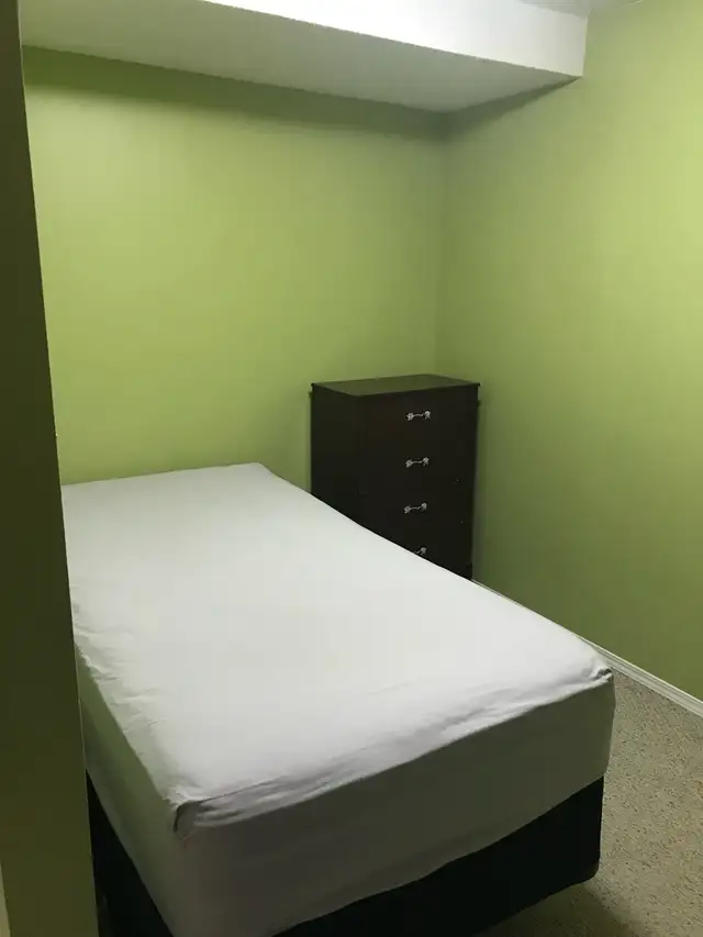 MAY 4-JUNE 26, 8 week tenancy, 1 block to SaskPolytech - Photo 3